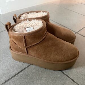 UGG classic mini tan Brown Suede Platform Boots